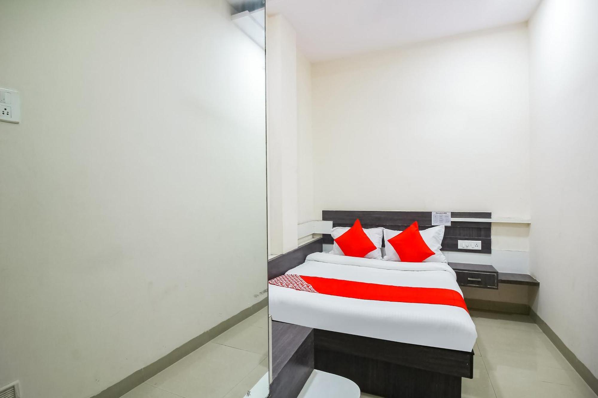 Hotel O Unique Inn Dhule Exteriér fotografie