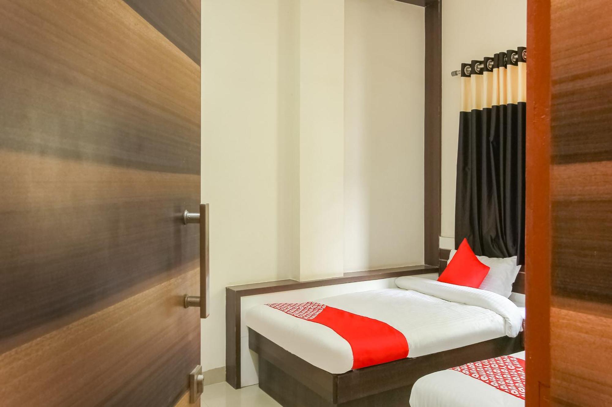 Hotel O Unique Inn Dhule Exteriér fotografie