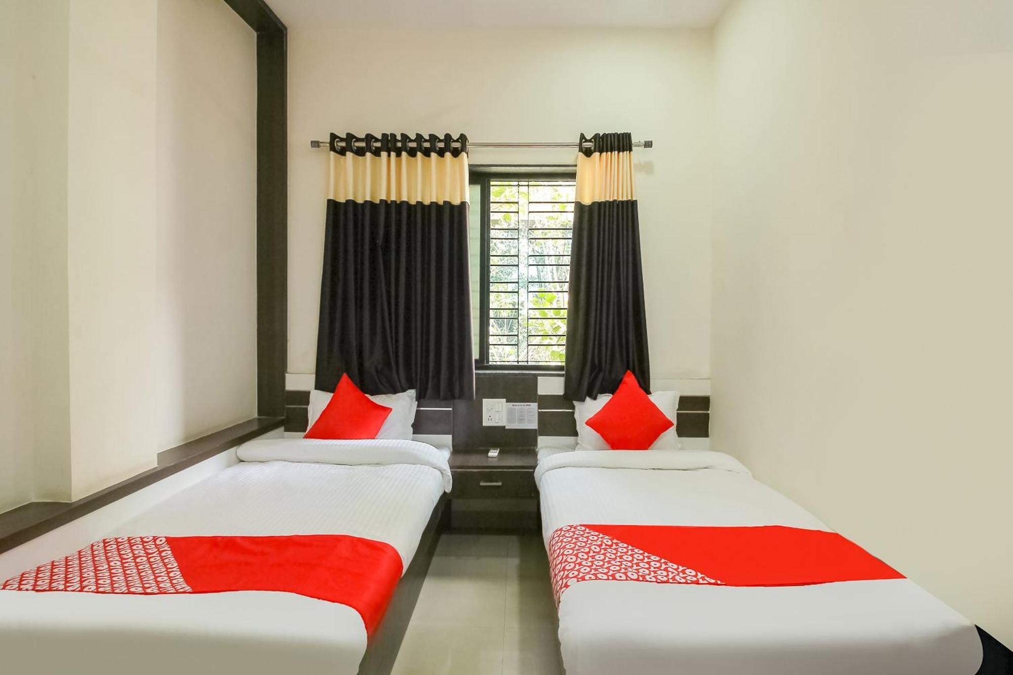 Hotel O Unique Inn Dhule Exteriér fotografie
