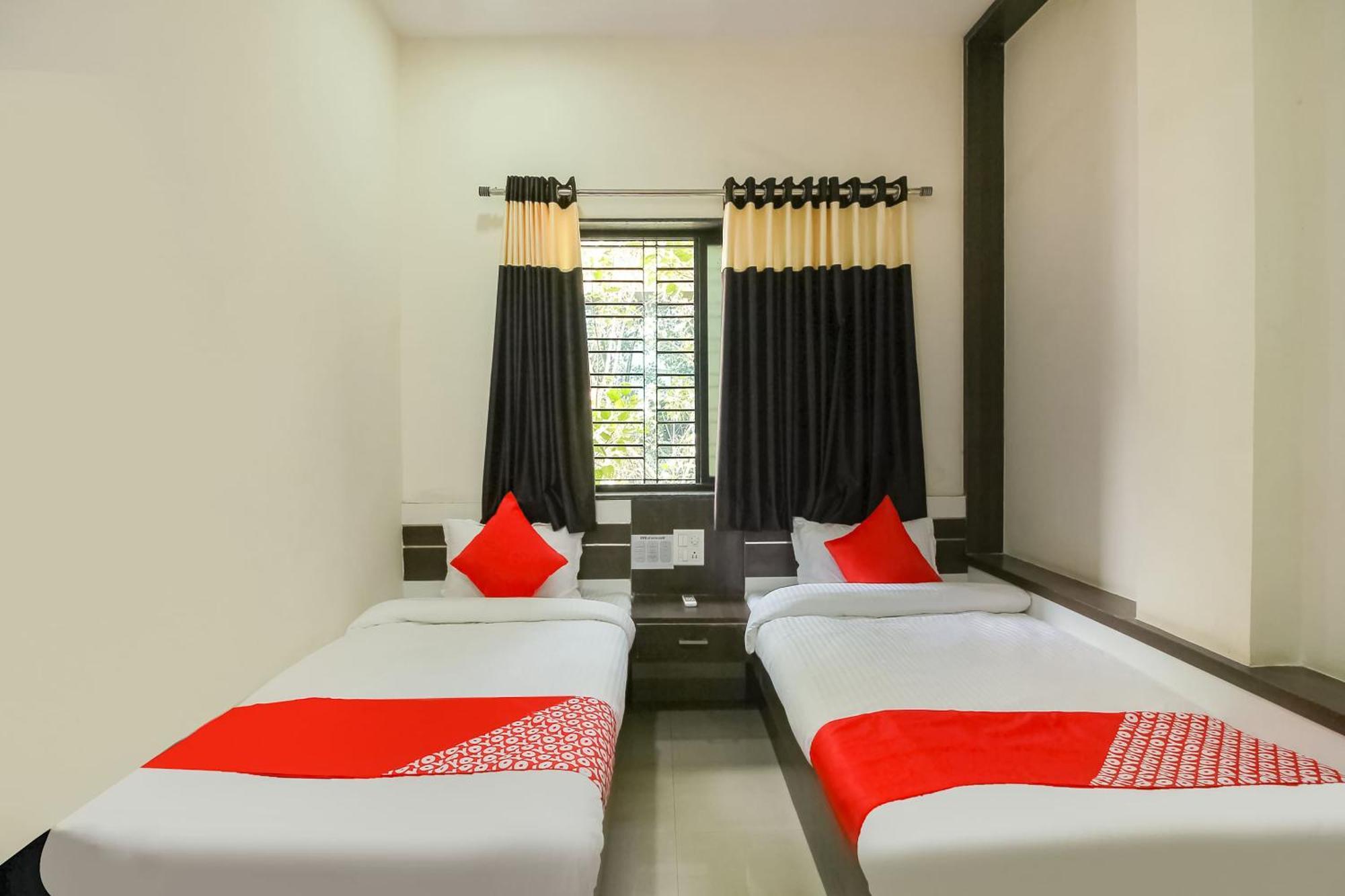 Hotel O Unique Inn Dhule Exteriér fotografie