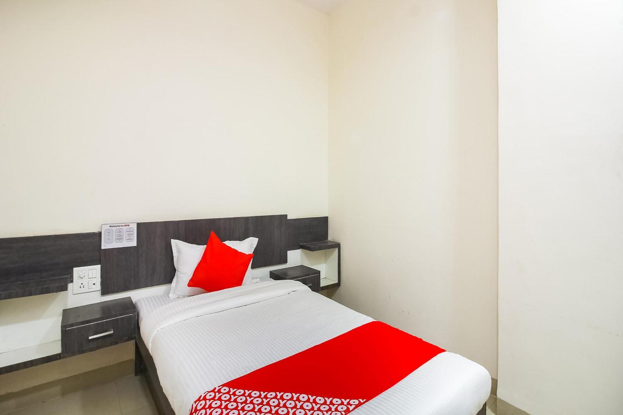 Hotel O Unique Inn Dhule Exteriér fotografie
